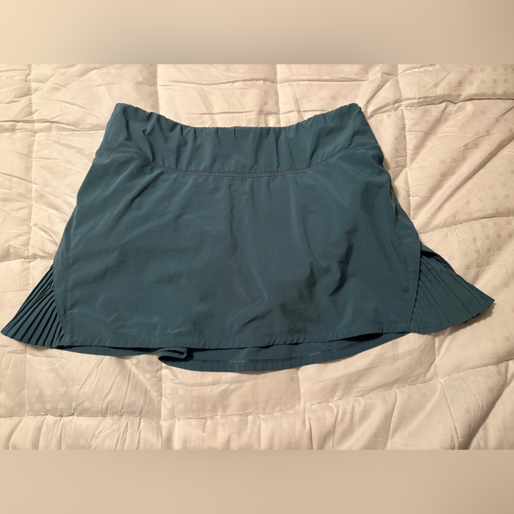 Lululemon Athletica Teal Skort with pleat detail size 4